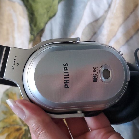 Phillips HN110 Foldable Noise Cancelling Headphones - Picture 2 of 9